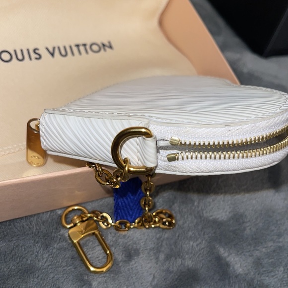 Louis Vuitton Heart Coin Purse with White Epi Leather brand new - Picture 11 of 14